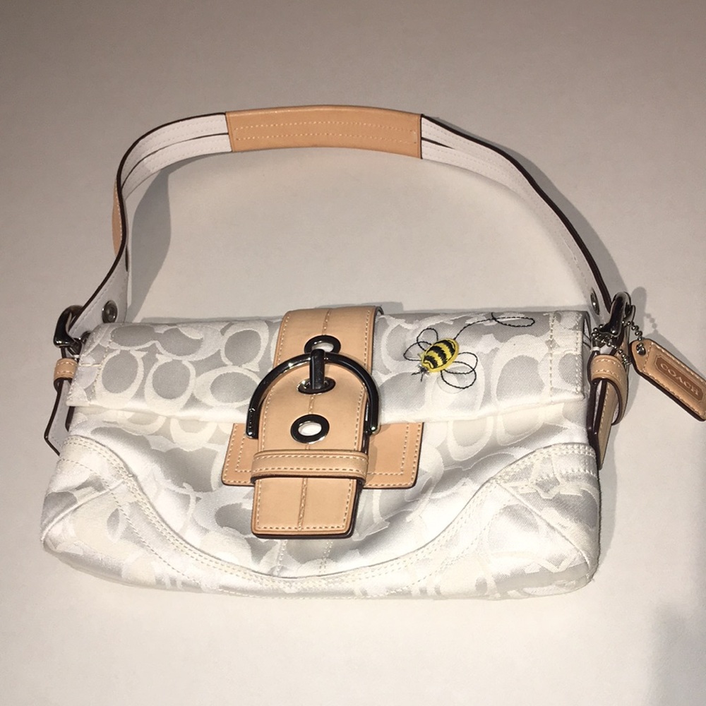 NWOT Coach white shoulder bag with bee 🐝👜✨